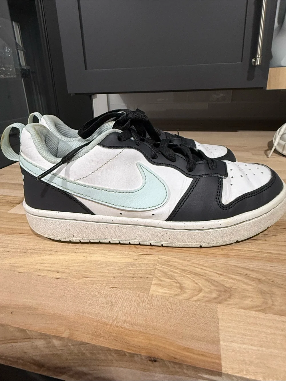 Nike court borough sneaker